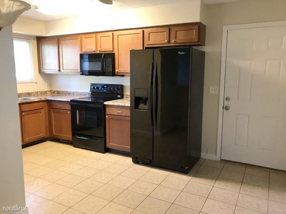 2961 Bennington Ave - Photo 3 of 11