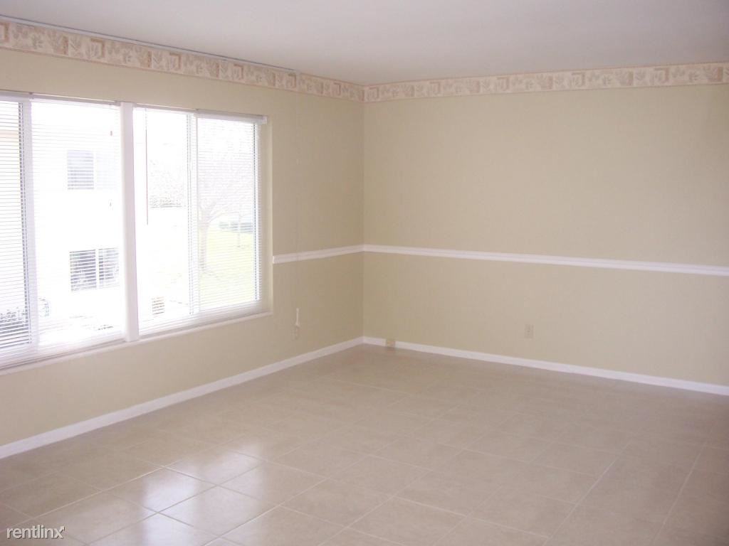 210 Main Blvd - Photo 3 of 20