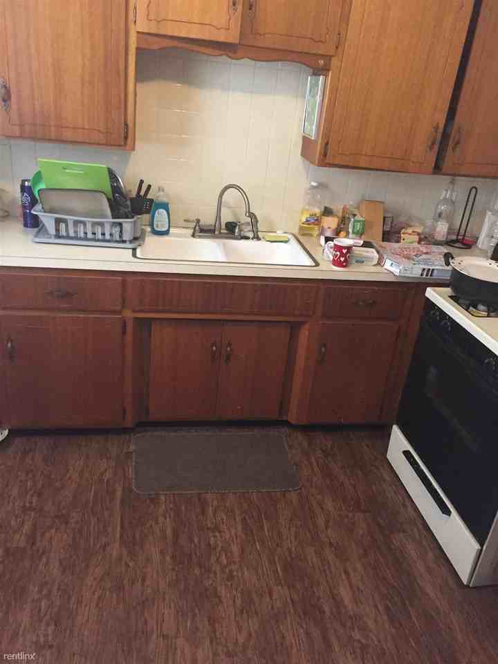 945 E Elm St - Photo 3 of 3