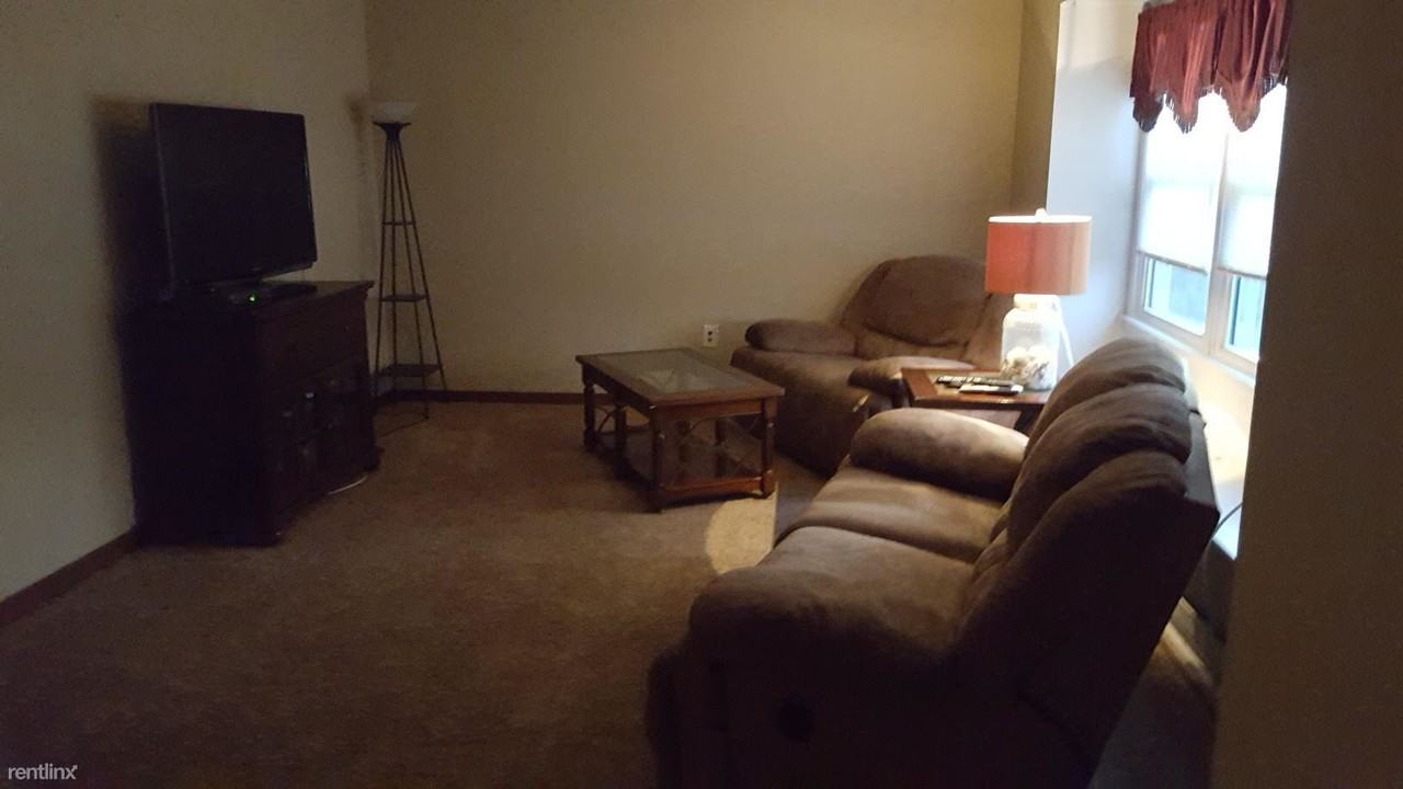 205 Twin Lakes Blvd - Photo 2 of 6