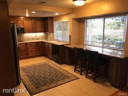 25051 Amberwood - Photo 3 of 23