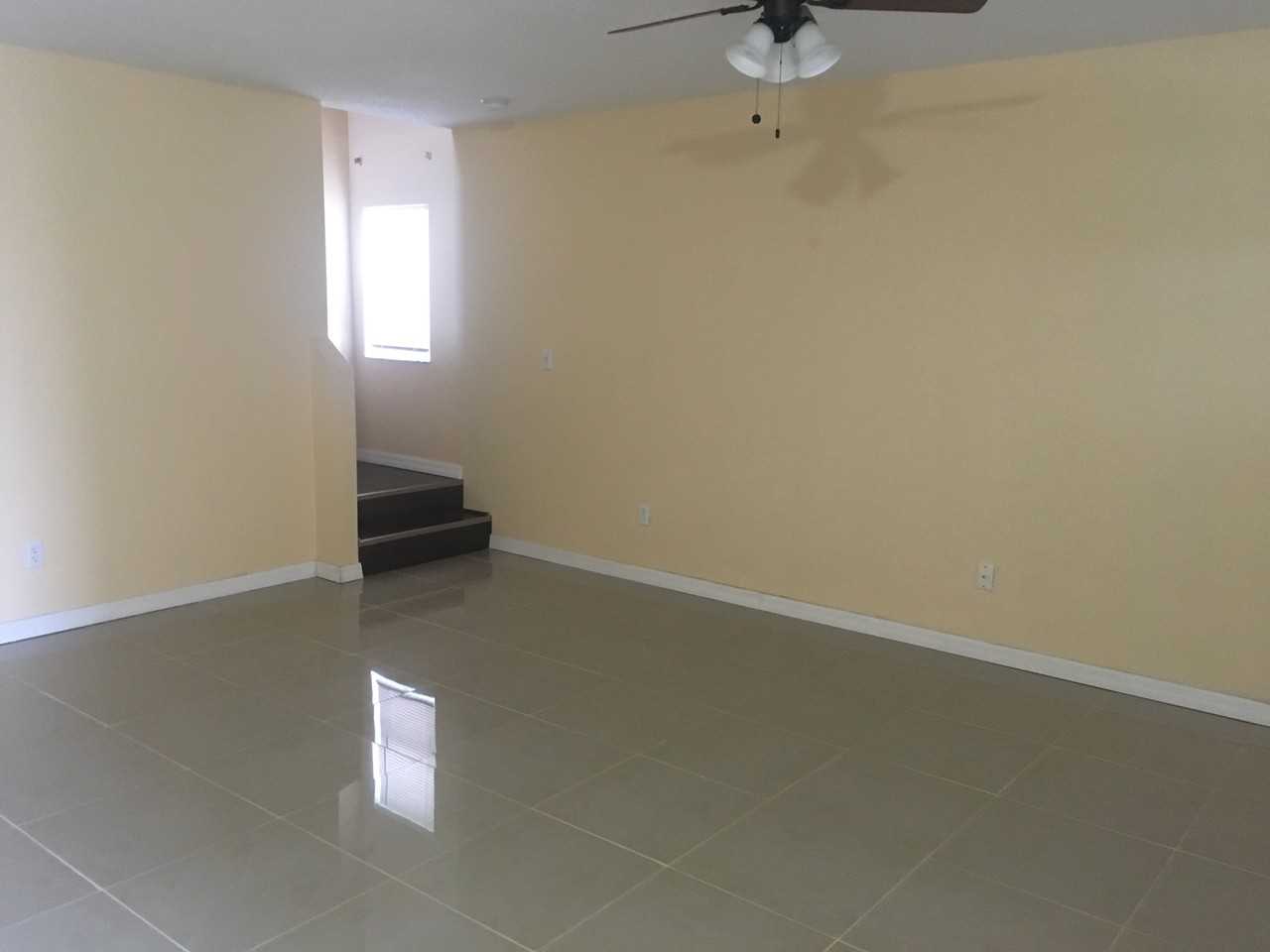 781 Palmera St - Photo 3 of 17