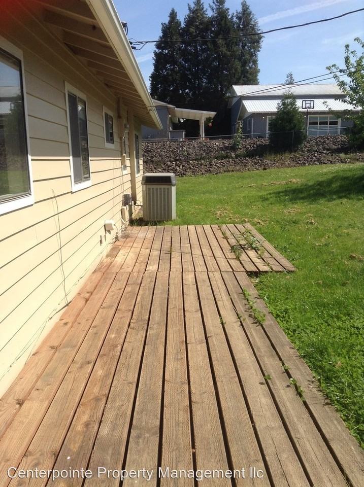 1246 Locust St - Photo 2 of 11