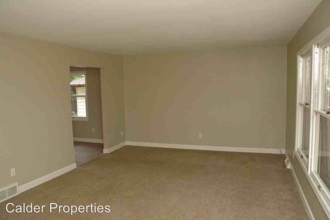 1462 Morewood Dr SE - Photo 2 of 19