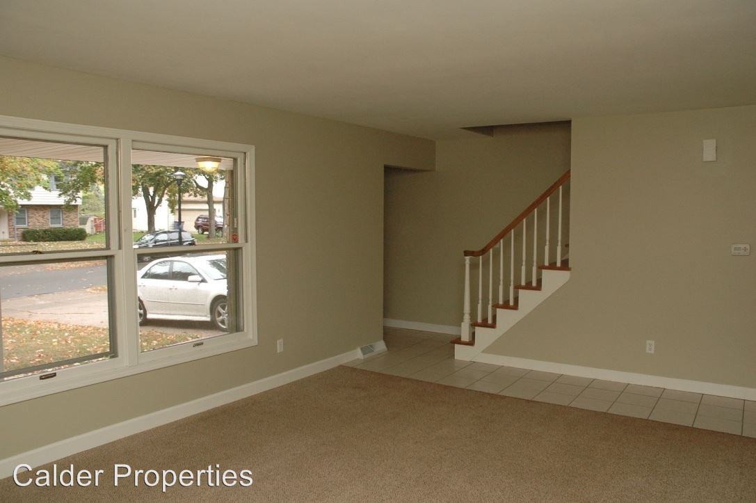 1462 Morewood Dr SE - Photo 3 of 19