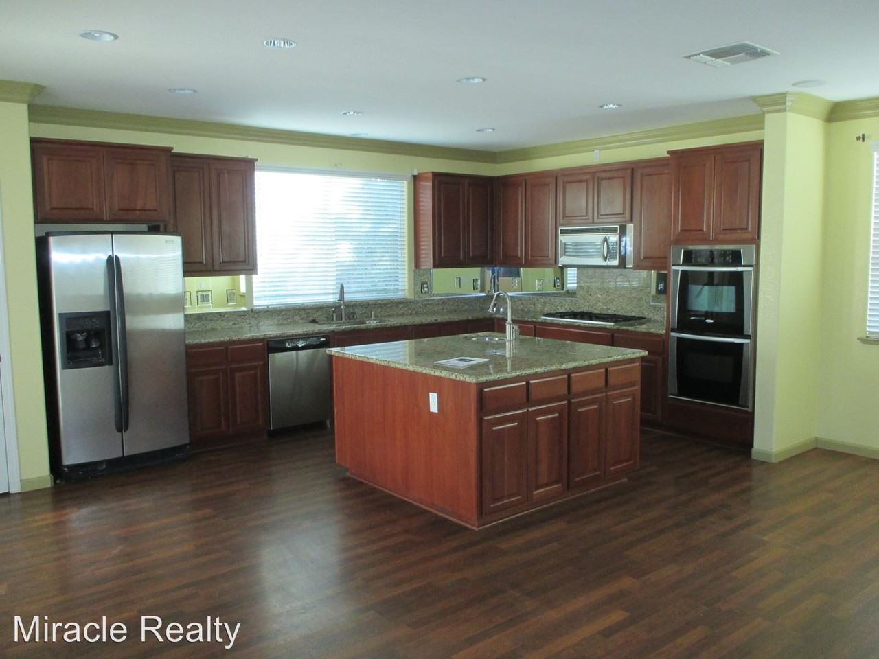 15035 Torrey Pines Cir - Photo 2 of 11