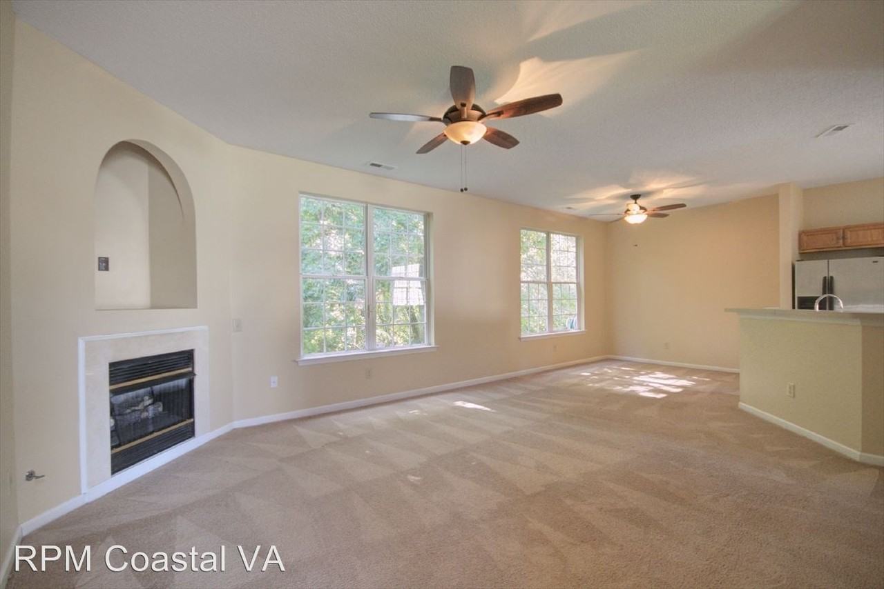 220 Heron Dr - Photo 2 of 23