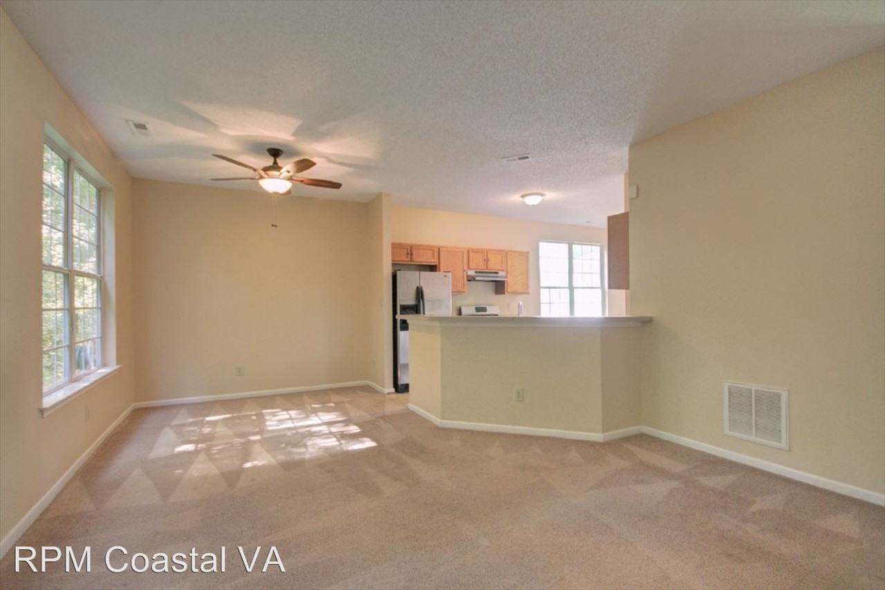 220 Heron Dr - Photo 3 of 23