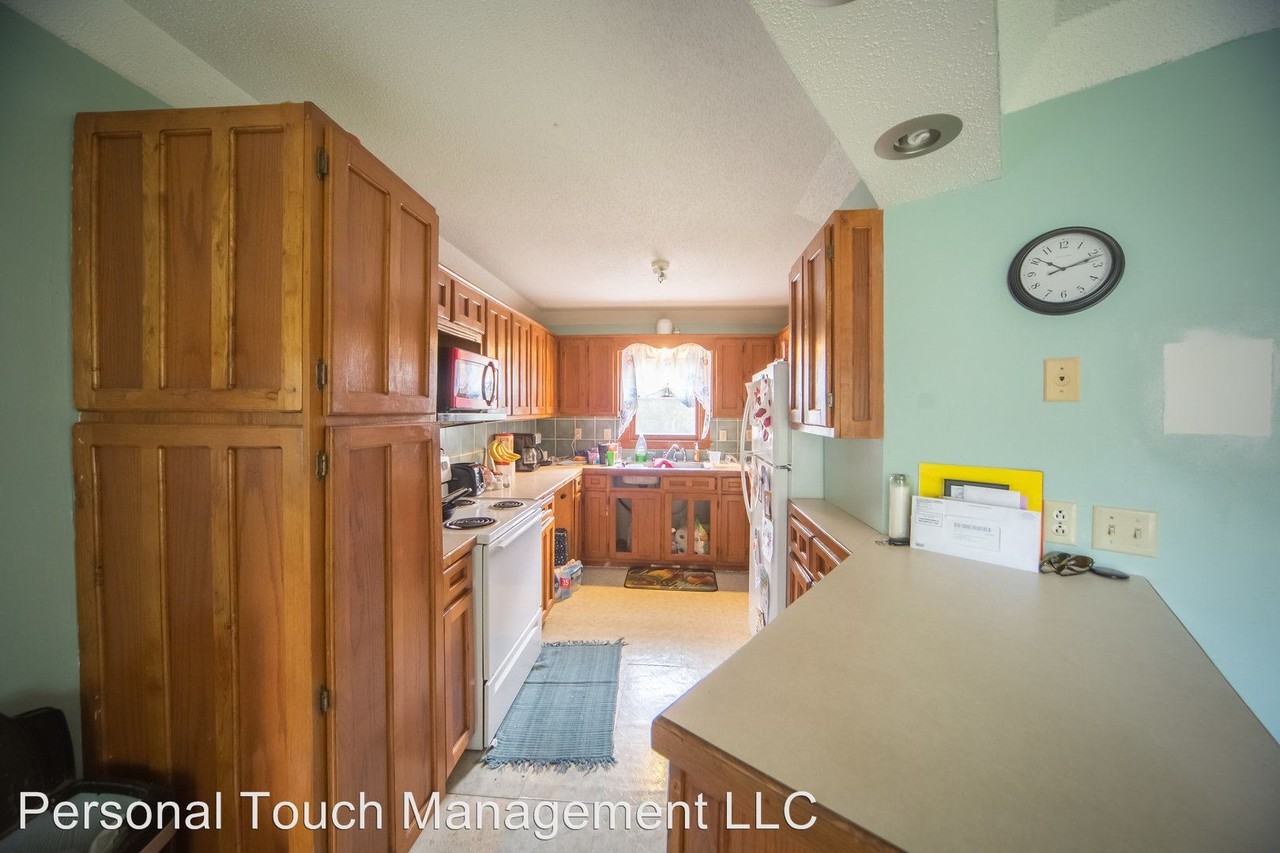 501 Pleasant Ave SE - Photo 2 of 17