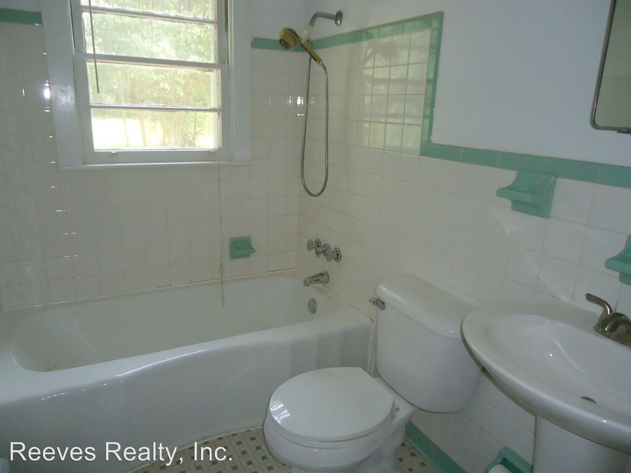 2570 Fairway Dr - Photo 3 of 5