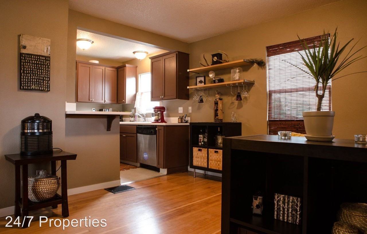 10135 N Calhoun Ave - Photo 3 of 8