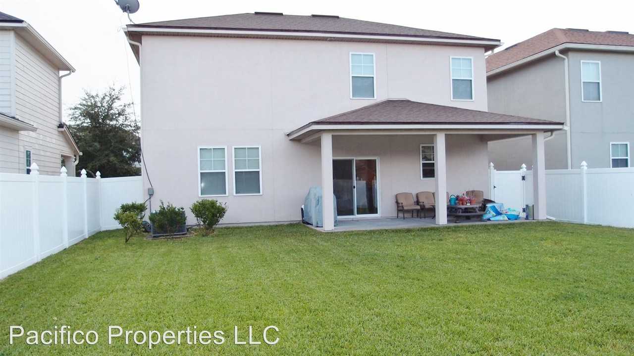 12181 Hazelmoor Ct - Photo 2 of 30