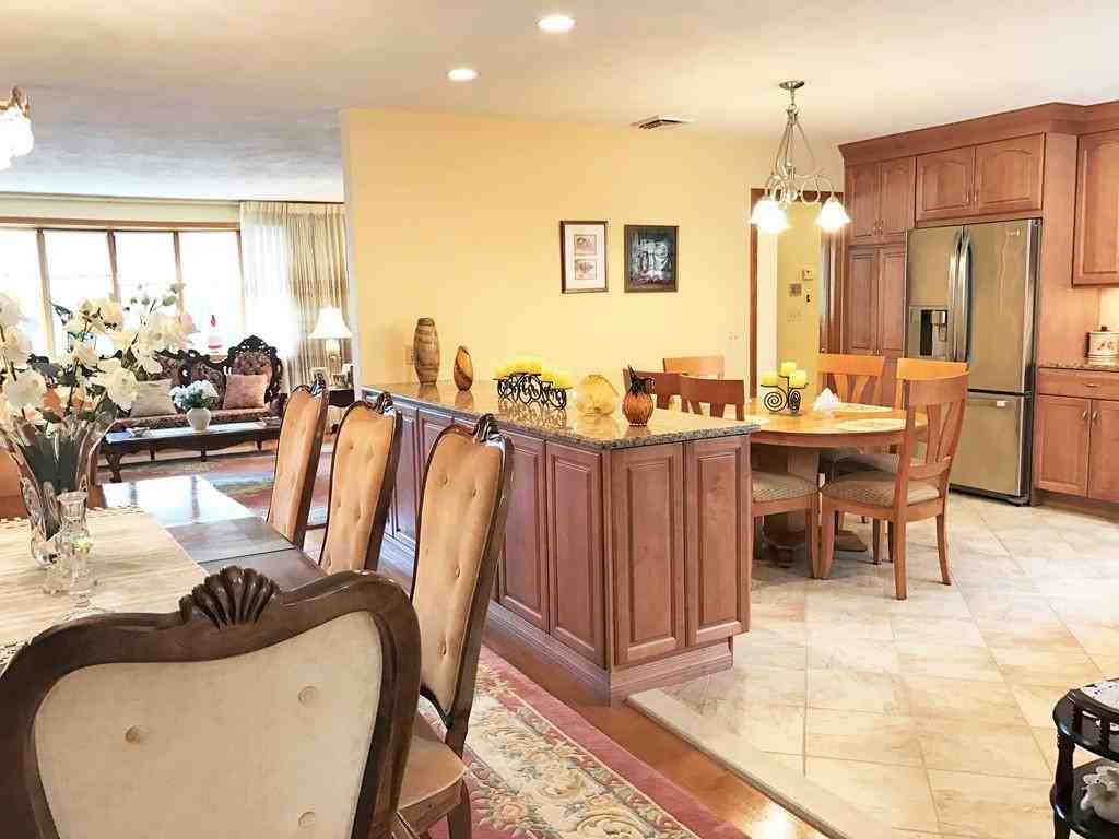 21 Rita Dr - Photo 2 of 11