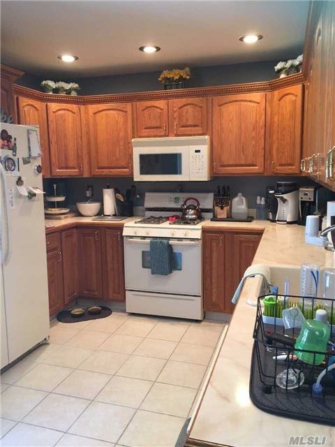 258 2nd Ave - Photo 3 of 14
