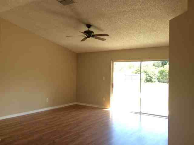 11732 Crescent Pines Blvd - Photo 3 of 12