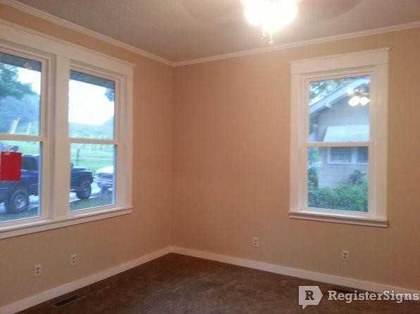 215 4th St - Photo 3 of 8
