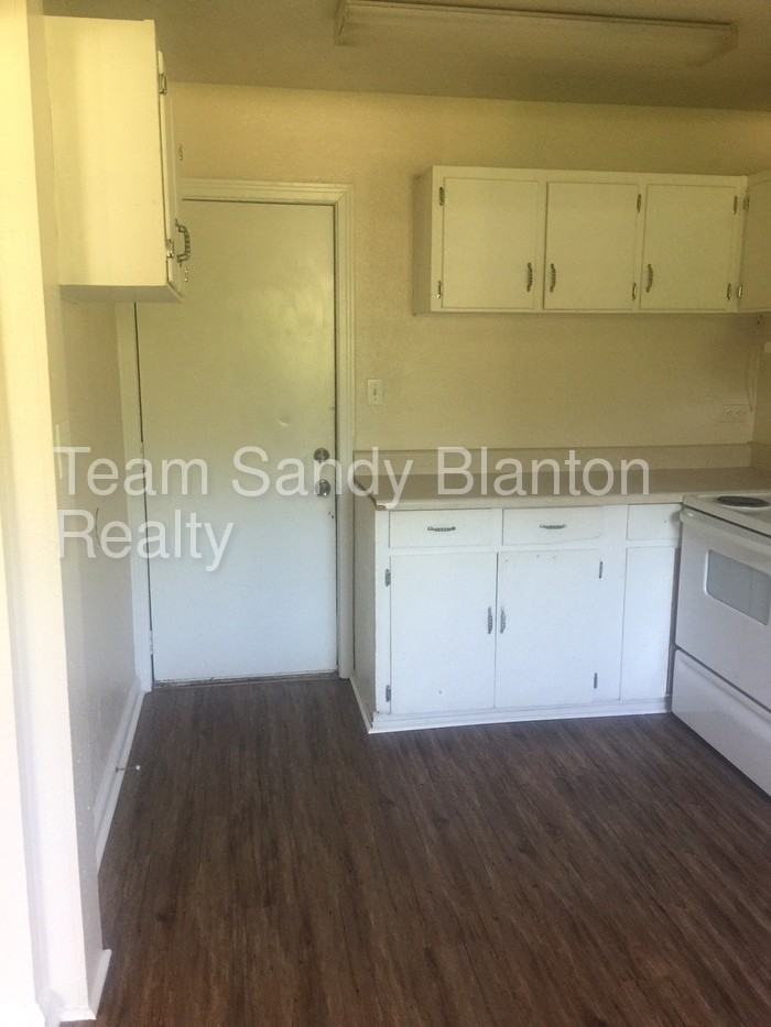 222 E Highland Dr - Photo 2 of 9