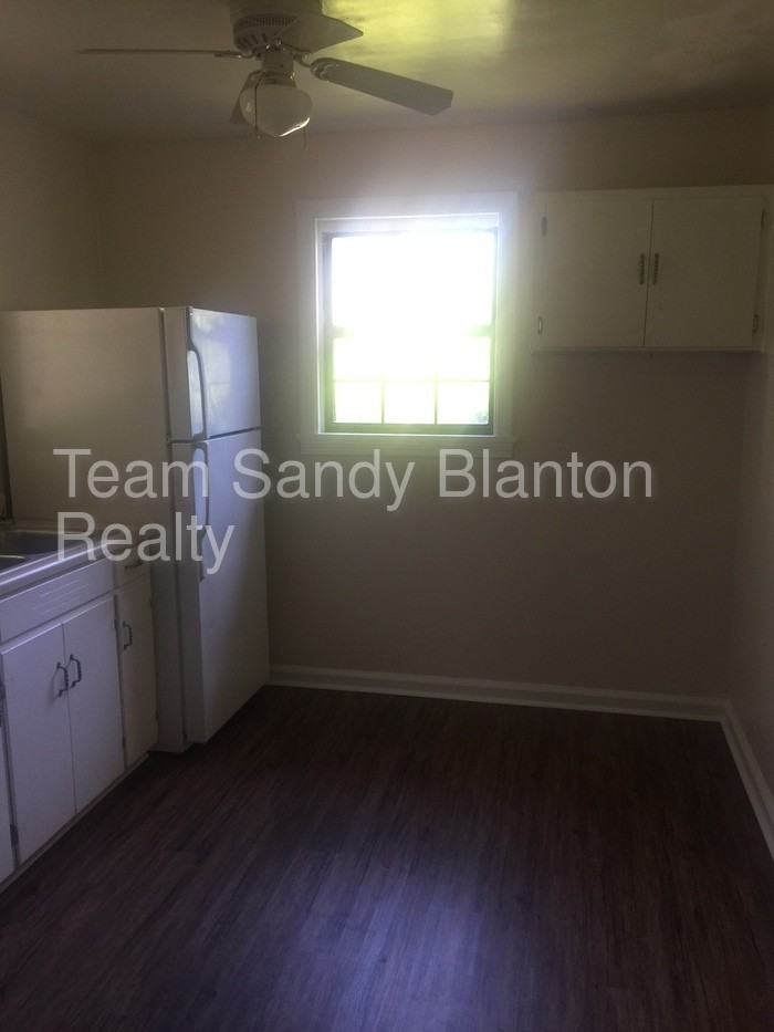 222 E Highland Dr - Photo 3 of 9