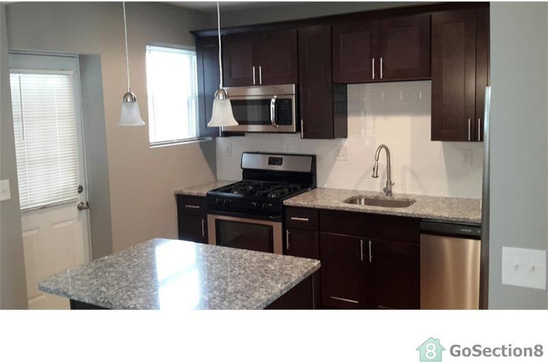 552 E 38th St - Photo 2 of 5
