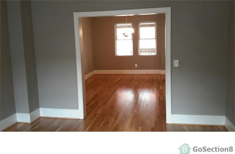 552 E 38th St - Photo 3 of 5