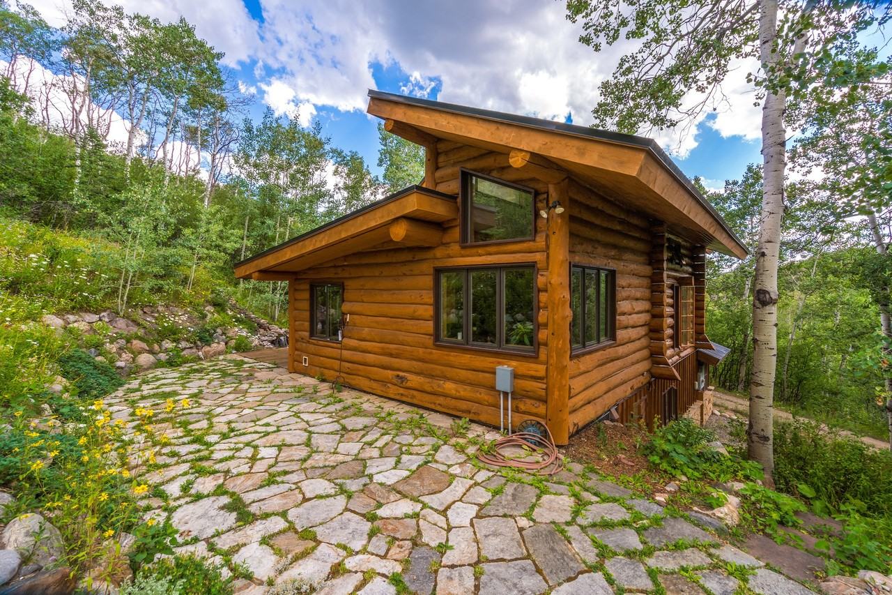 27875 Whitewood Dr E - Photo 2 of 29