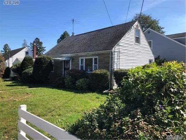 1082 Myron St - Photo 2 of 12