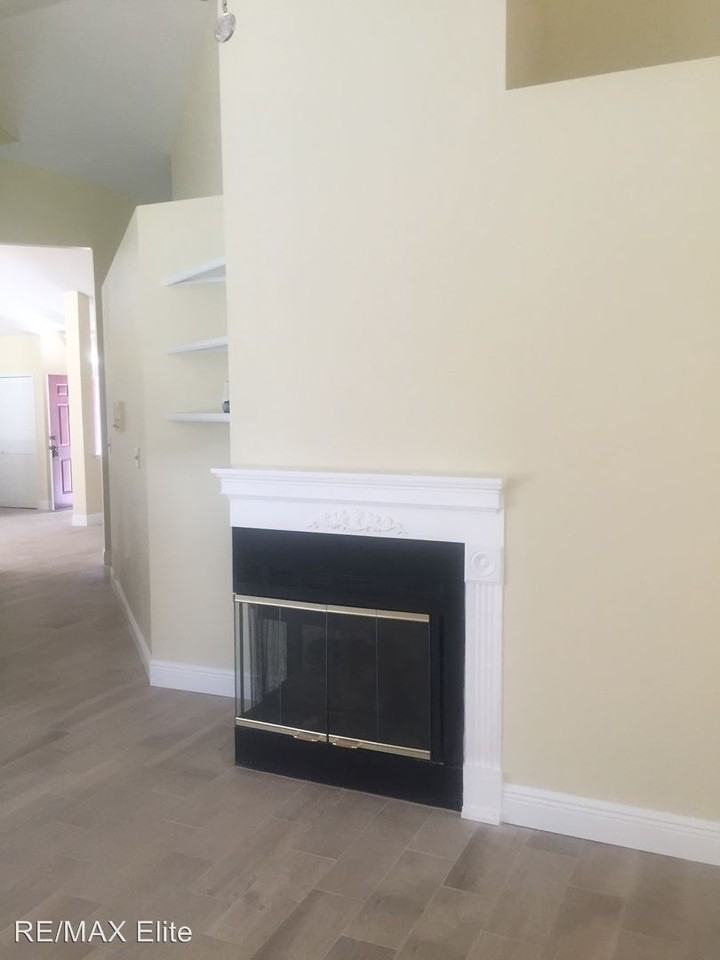 3300 Fort Sumter St - Photo 2 of 17