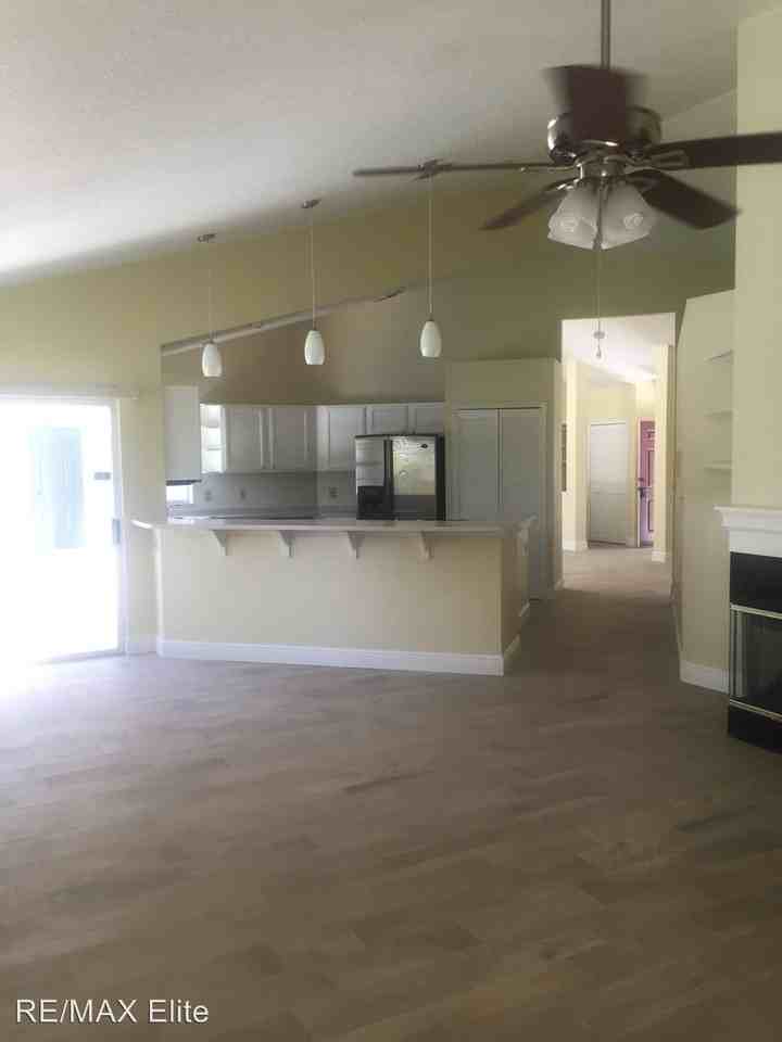 3300 Fort Sumter St - Photo 3 of 17