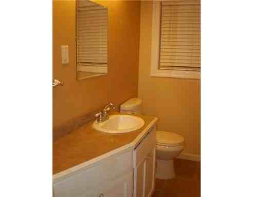 2124 Boyce St - Photo 3 of 3