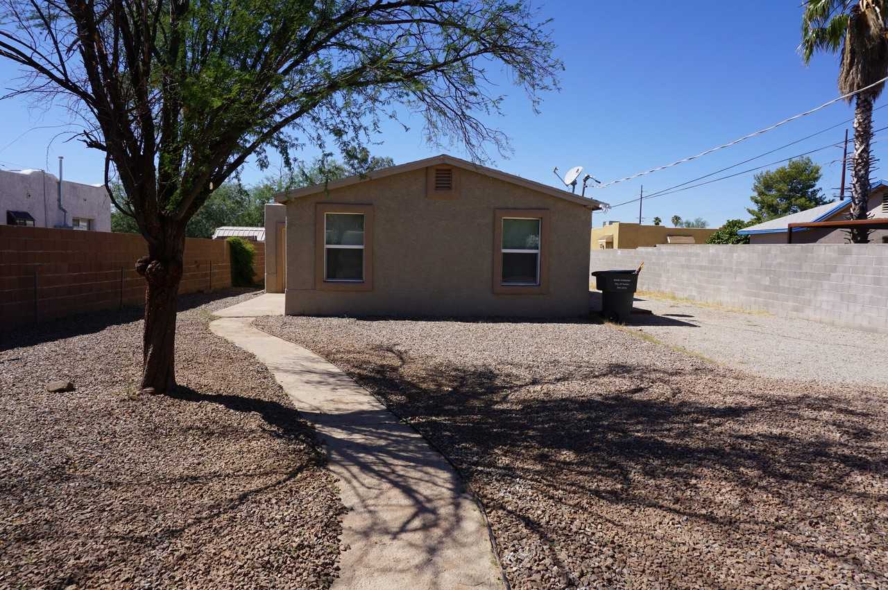 2735 N Castro Ave - Photo 2 of 33