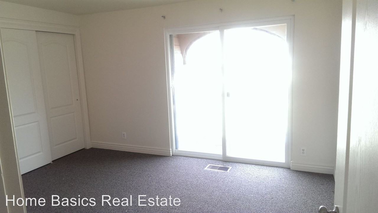 1514 Merlin Dr - Photo 2 of 9