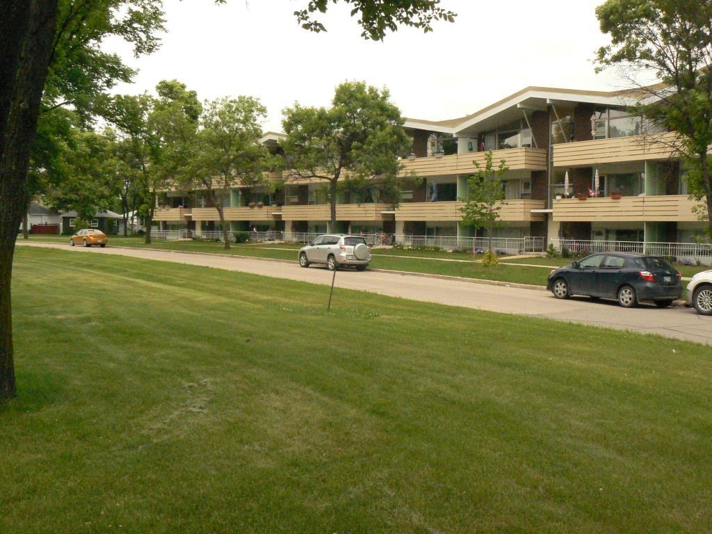 800 Roanoke - Photo 2 of 5