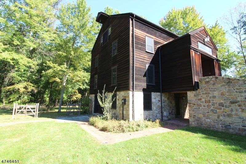 140 Driftway - Photo 3 of 17