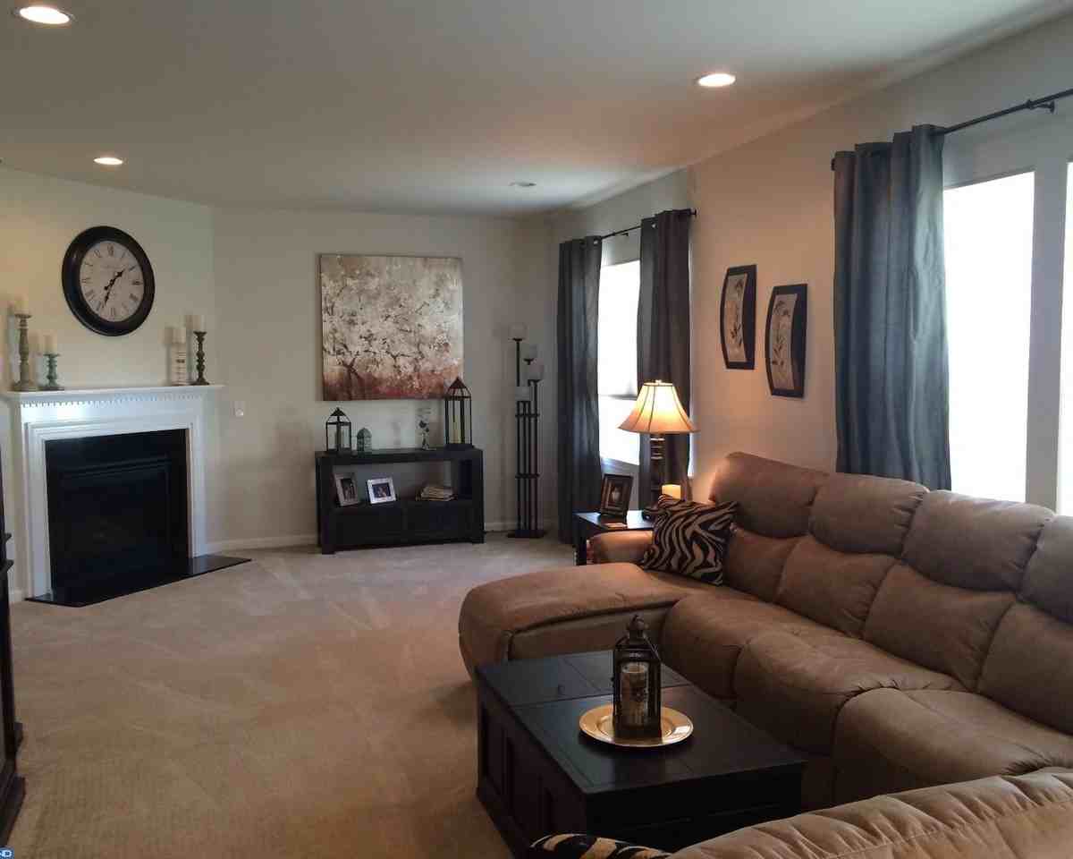 619 Seaman Dr - Photo 3 of 10