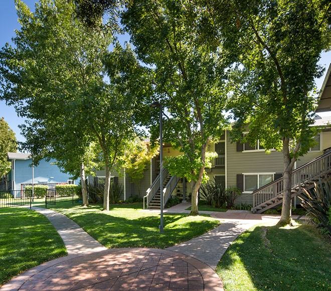 SEABRIDGE AT GLEN COVE APARTMENTS - Photo 5 of 28