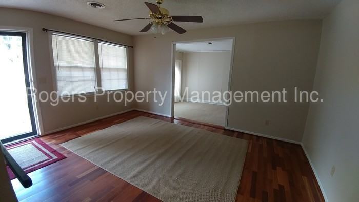 142 Parkwood Dr - Photo 2 of 18
