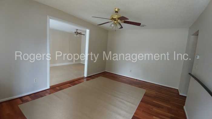 142 Parkwood Dr - Photo 3 of 18