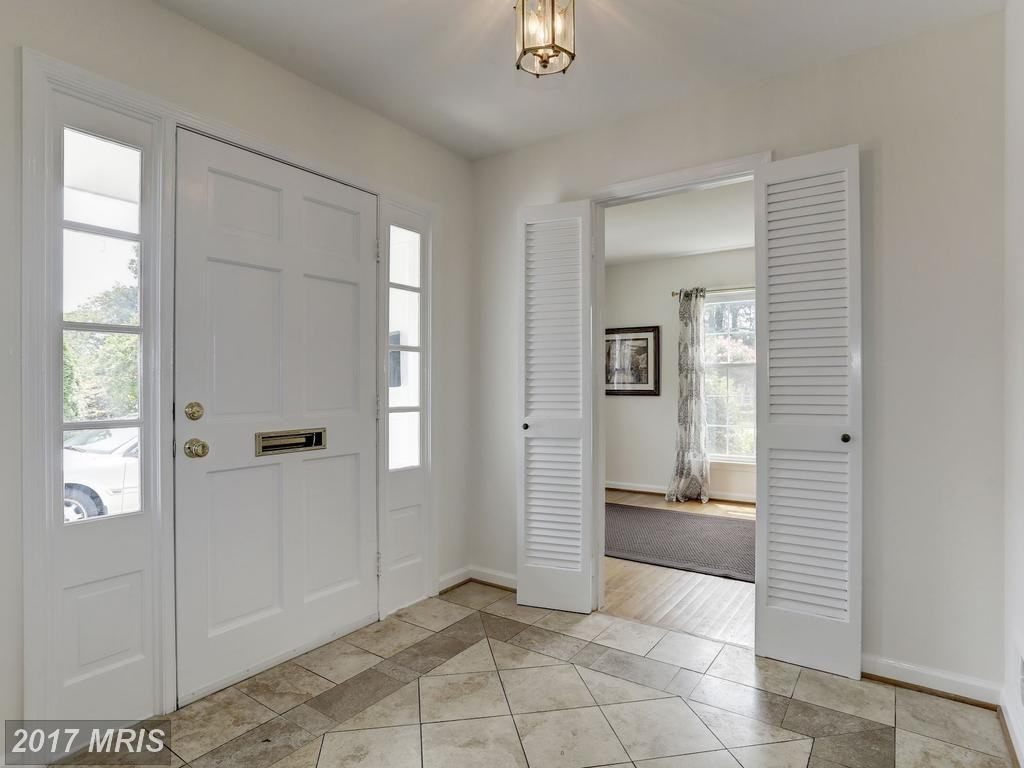 10239 Gainsborough Rd - Photo 3 of 22