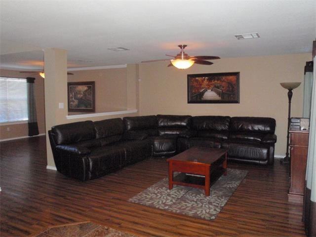 141 Meadow Park Dr - Photo 2 of 17