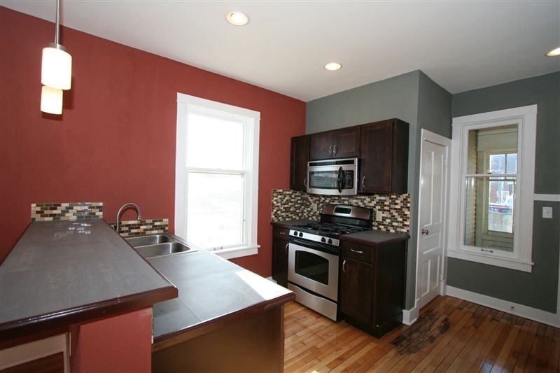 958 Virginia St SE - Photo 3 of 11