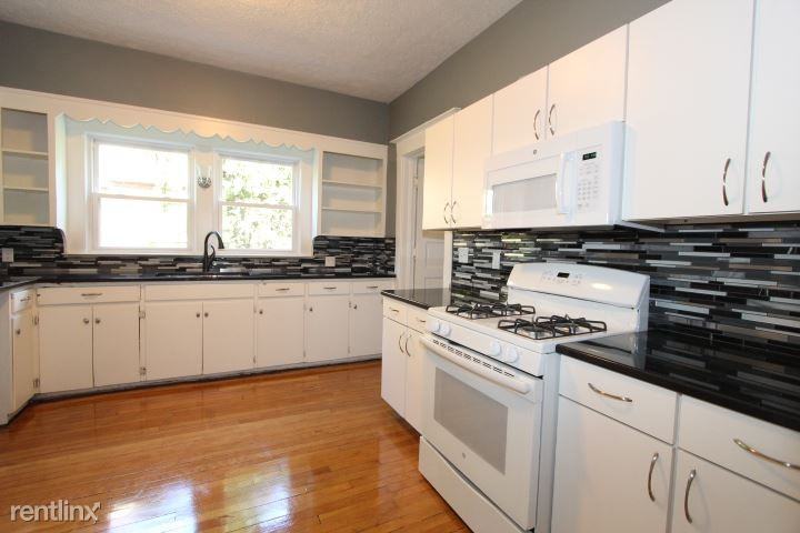 536 Lafayette Ave SE - Photo 3 of 13