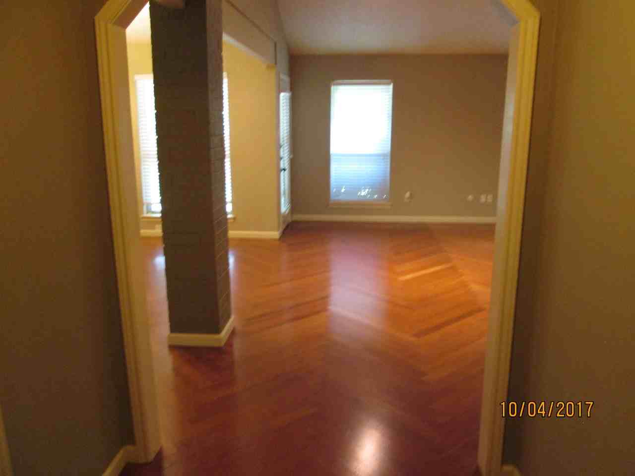 7709 Silveridge Dr - Photo 3 of 23