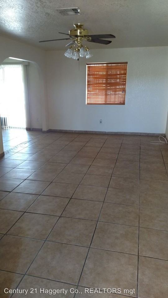 409 Tierra Dorada Cir - Photo 2 of 8