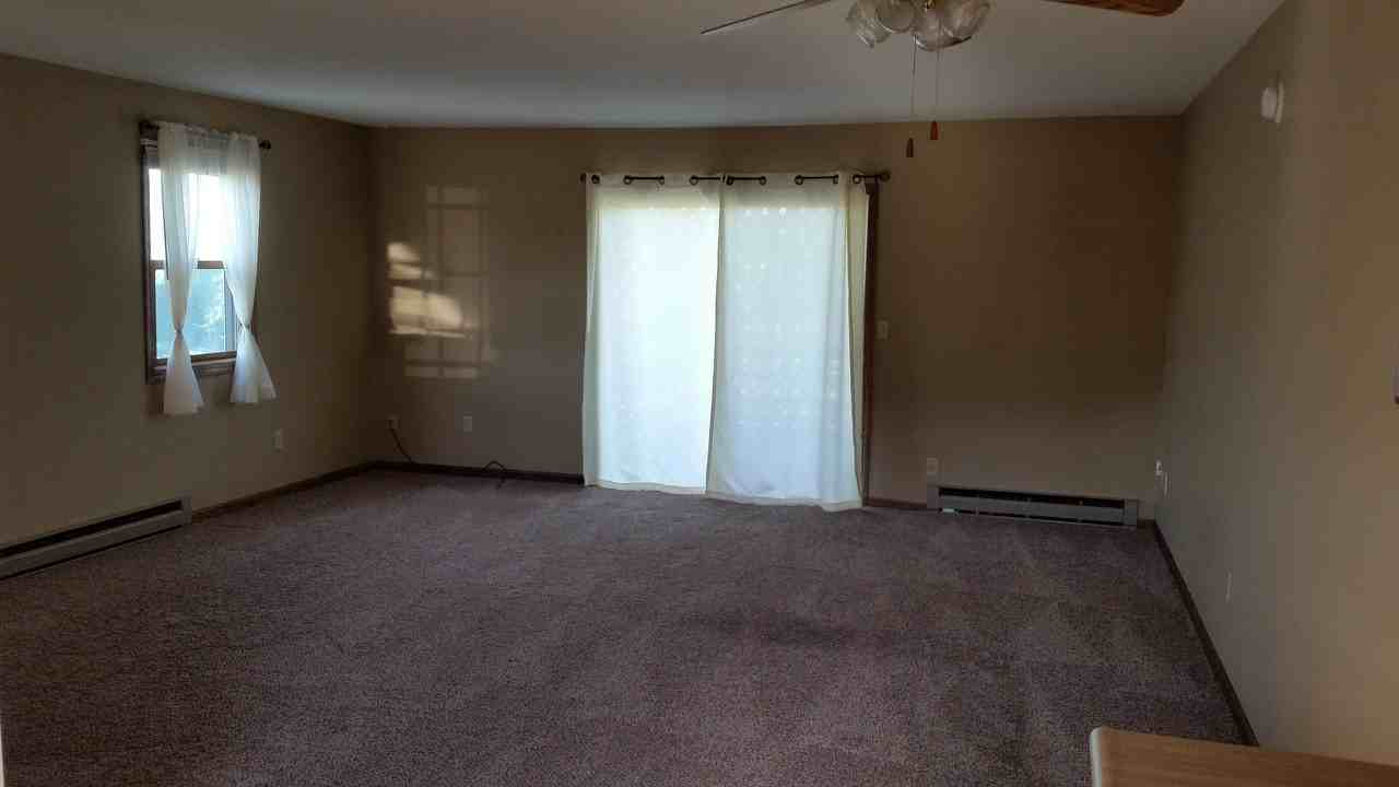 527 11th St Cir - Photo 2 of 5