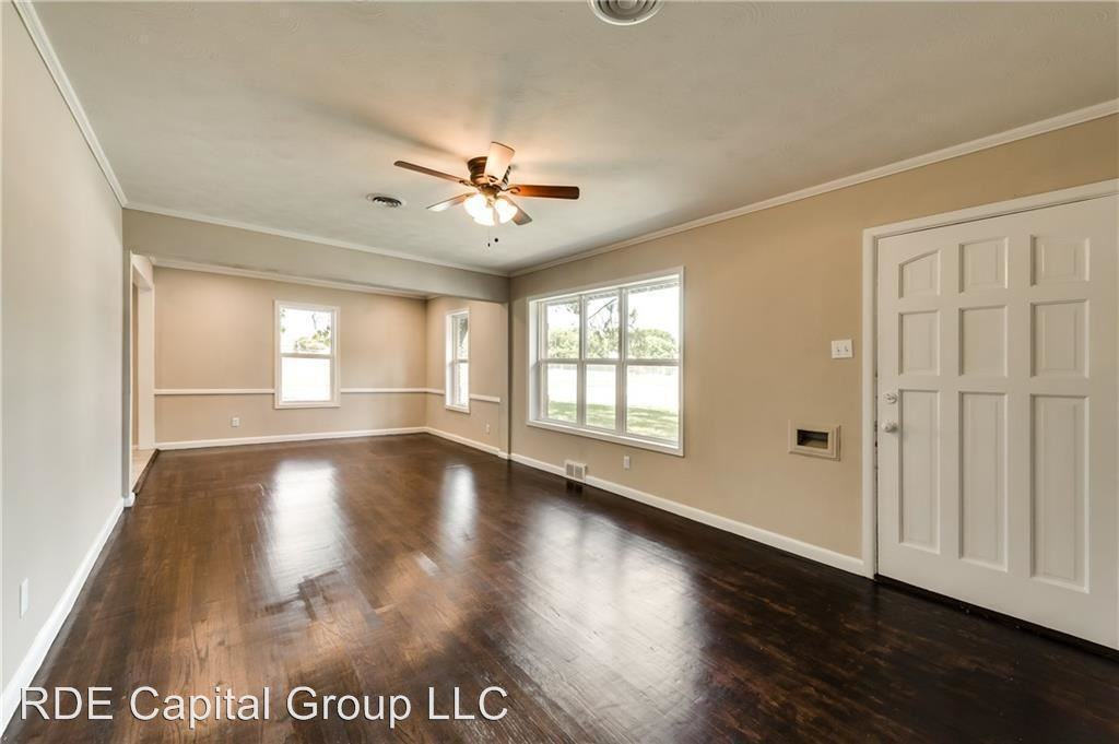 2531 Utica Dr - Photo 2 of 17