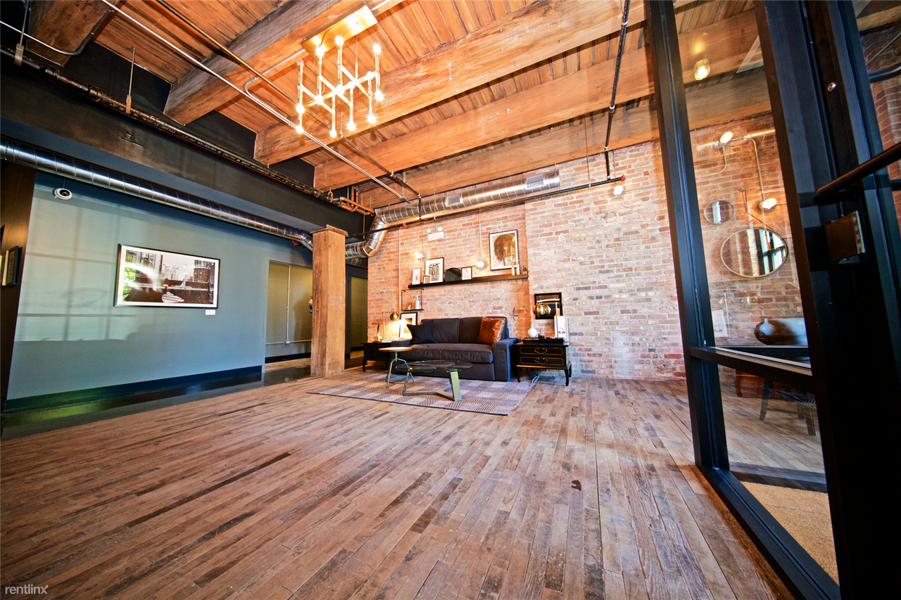 1435 W 15th St - Photo 3 of 20