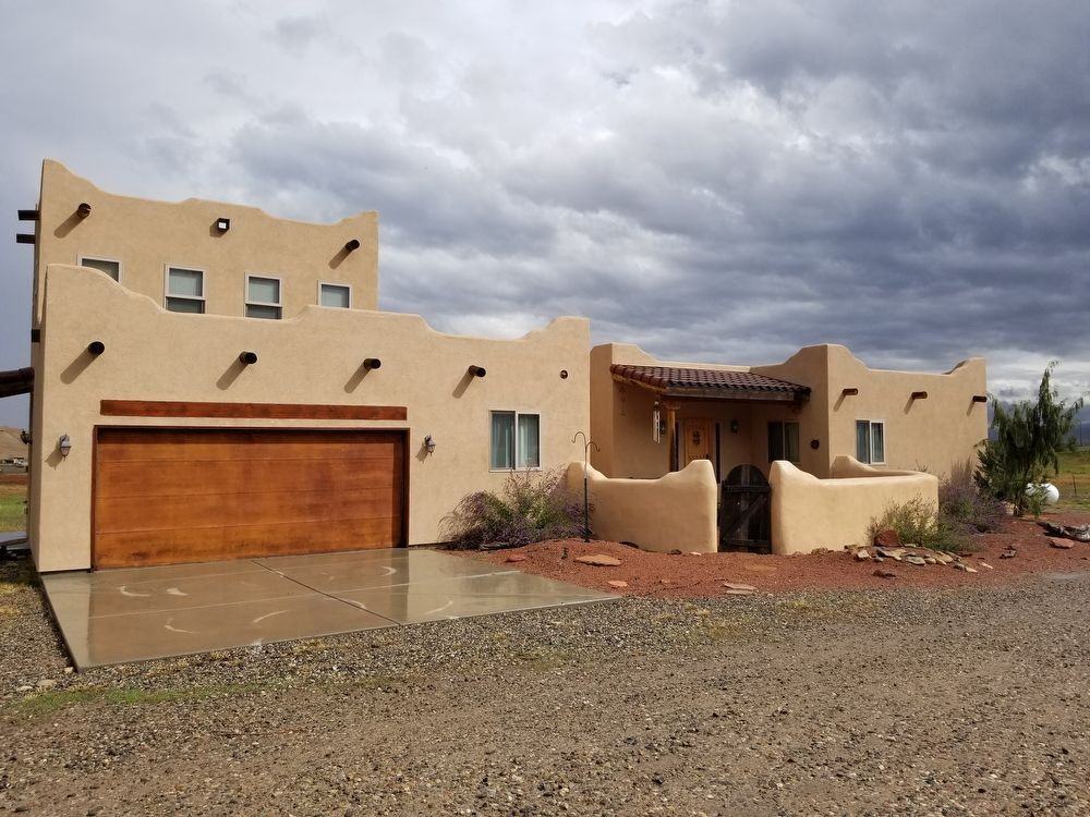 1708 8 Rd - Photo 2 of 13