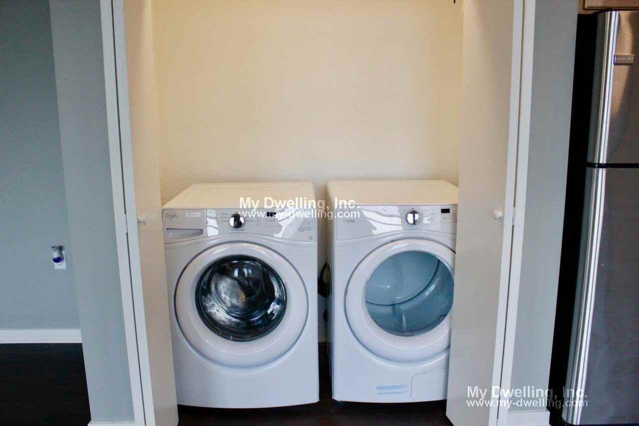 135 E Wells St 604 - Photo 2 of 10