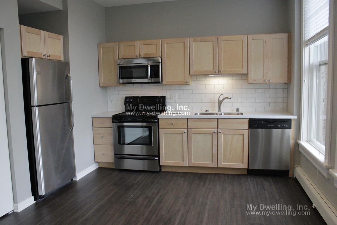 135 E Wells St 604 - Photo 3 of 10