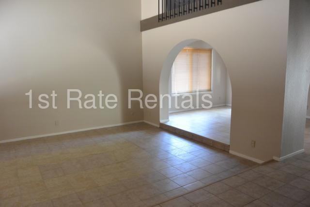 7460 Summit St - Photo 3 of 20